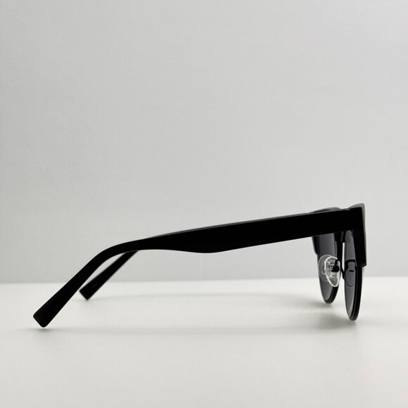 Kendall + Kylie Sunglasses KK5062 002 Black 54-21-140 display picture 3